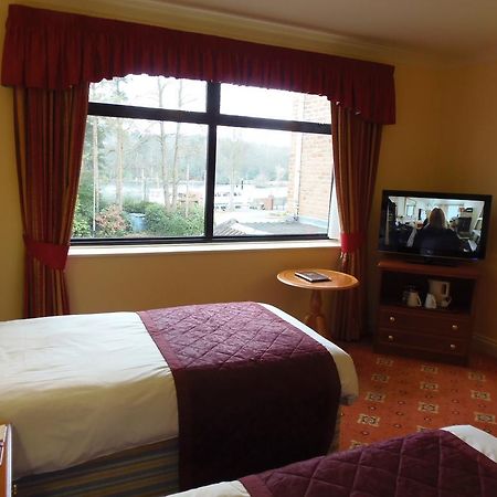 Lakeside Continental Hotel 캠벌리 외부 사진
