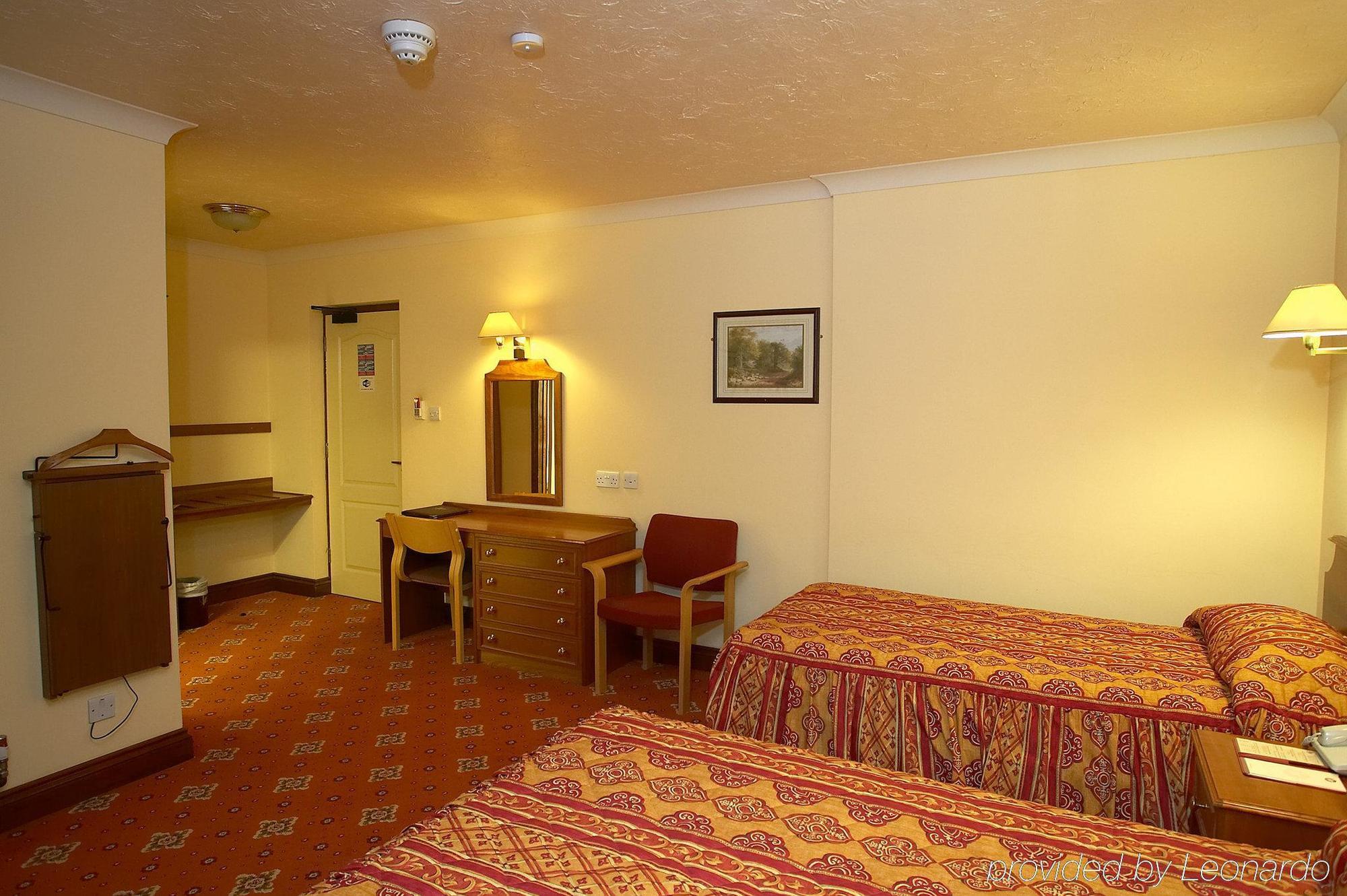 Lakeside Continental Hotel 캠벌리 객실 사진