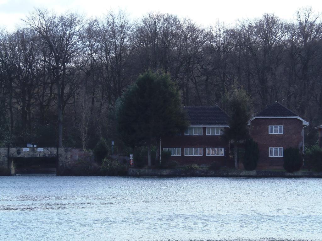 Lakeside Continental Hotel 캠벌리 외부 사진