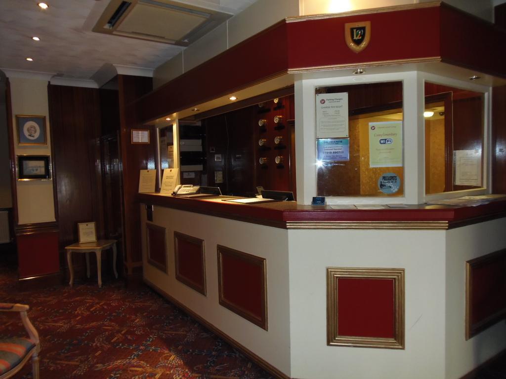 Lakeside Continental Hotel 캠벌리 외부 사진