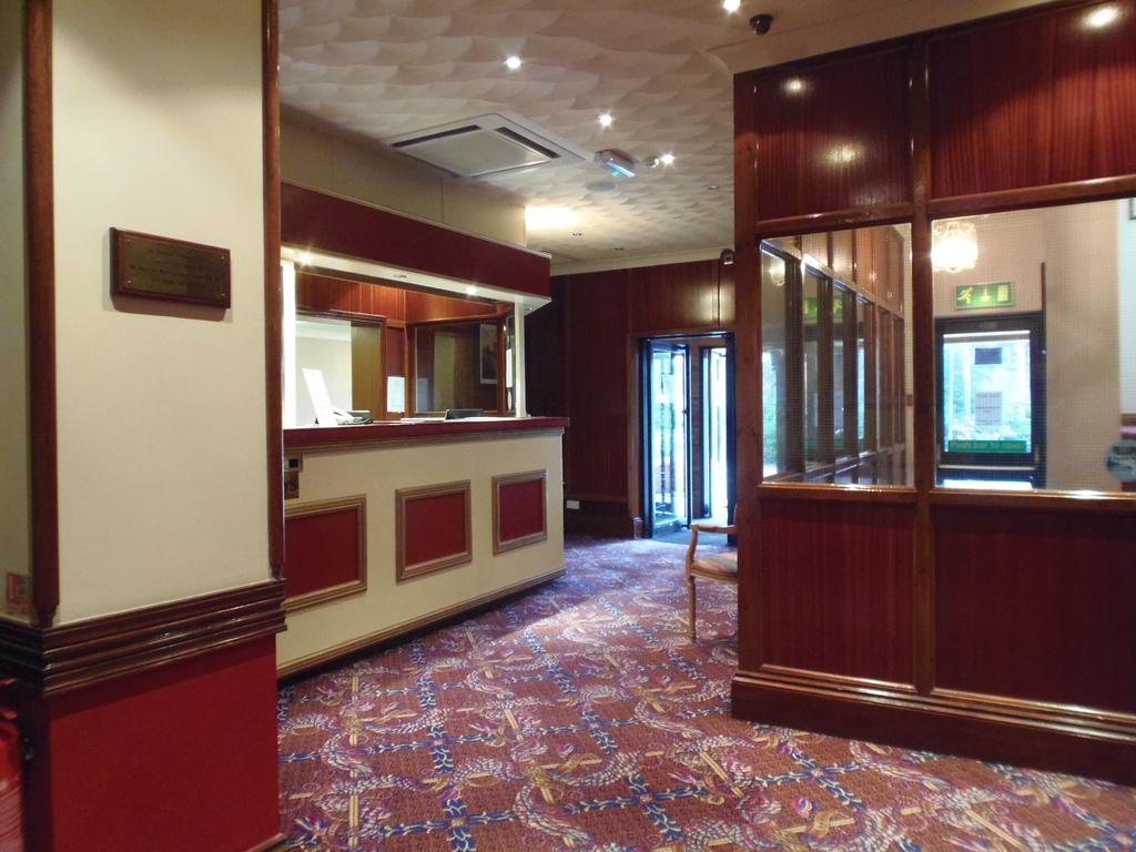 Lakeside Continental Hotel 캠벌리 외부 사진