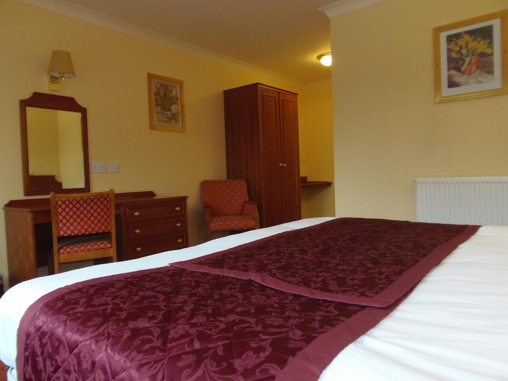 Lakeside Continental Hotel 캠벌리 외부 사진